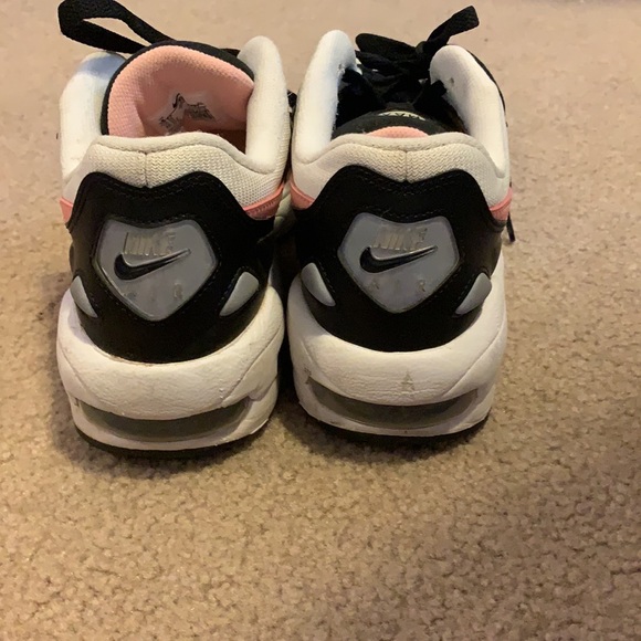 Size 8 Women’s Nike shoes - Picture 3 of 4